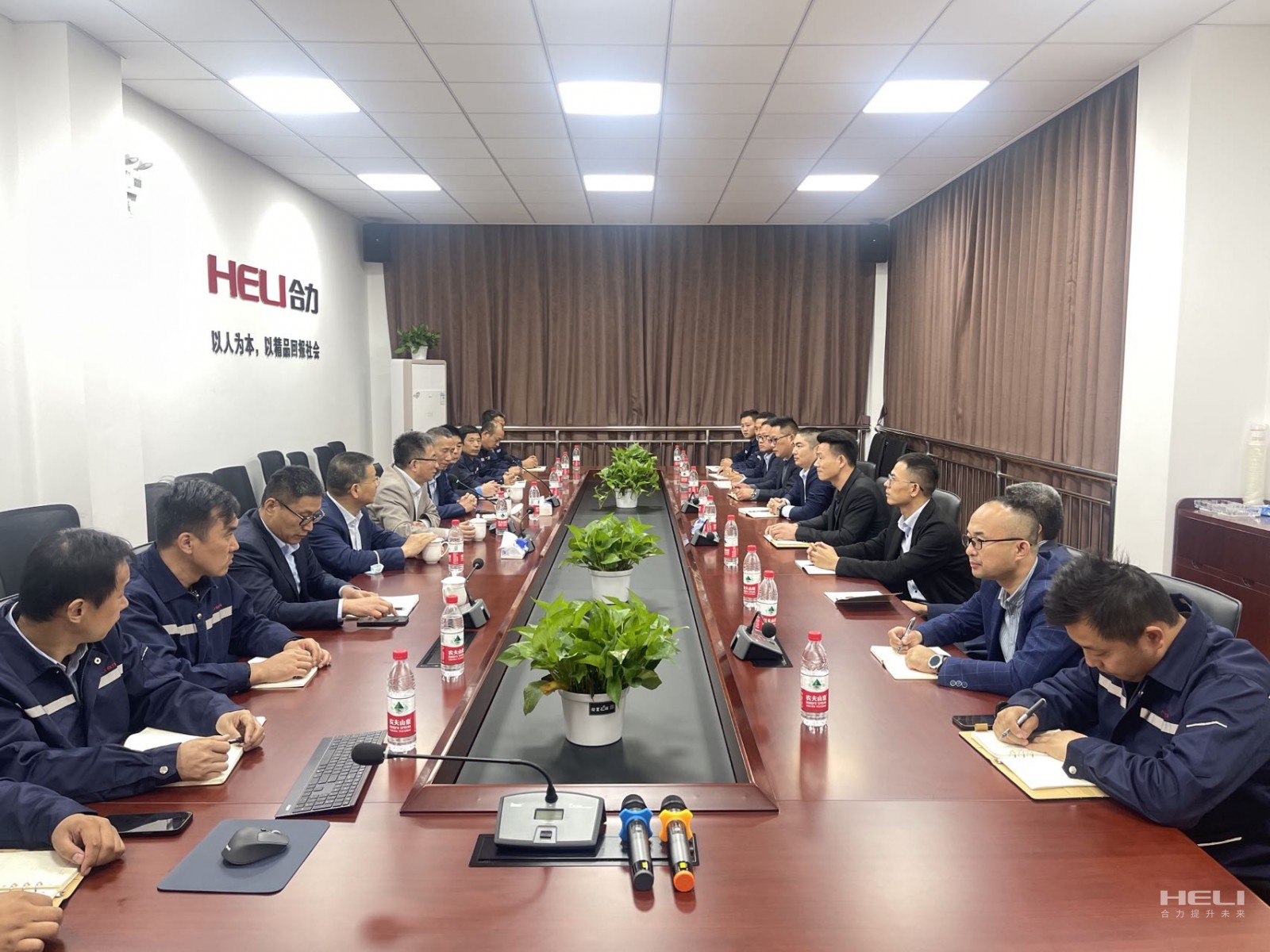 与上海GA黄金甲昆山、嘉定分公司员工互换座谈.jpg